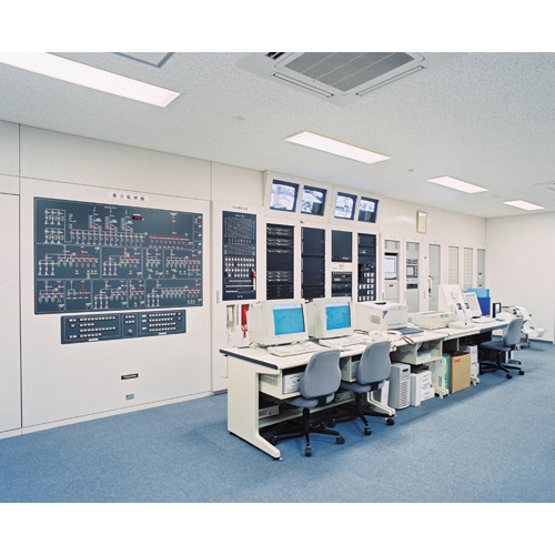 東京宝塚ビル 365日、24時間の安心を提供する中央監視システム
