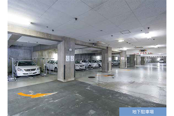 USCビル 地下駐車場