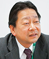 小松 隆 氏