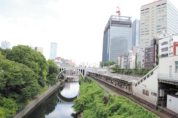 御茶ノ水橋から望む神田川と聖橋