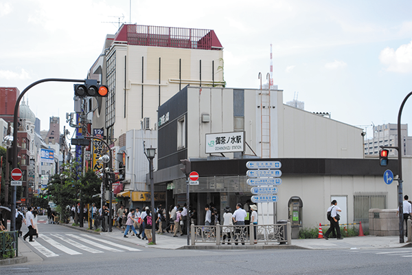 現在の御茶ノ水駅聖橋口