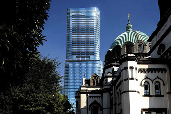 ニコライ堂とワテラスタワー（合成写真）