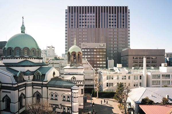ニコライ堂と三井住友海上駿河台新館