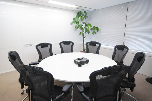 円卓の中会議室