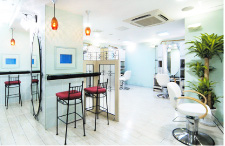 原宿・表参道駅構内｢Quatre Beaute｣