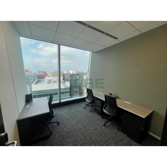 執務室窓側（３名用）