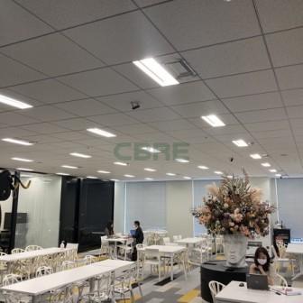 西新宿徒歩4分 高層オフィスビルの居抜き