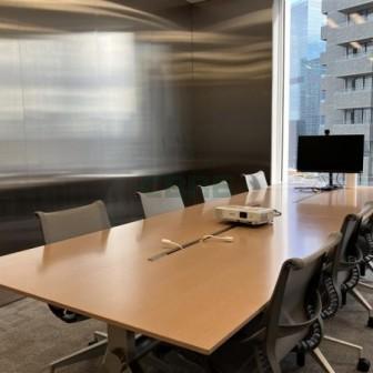 会議室（８名）