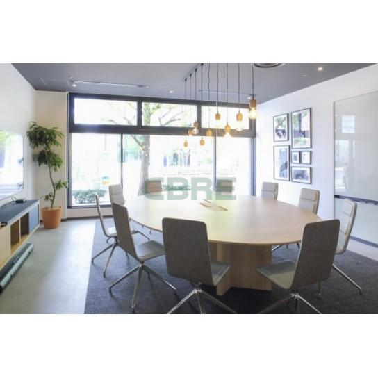 大人数用ミーティングルーム