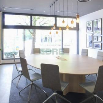 大人数用ミーティングルーム