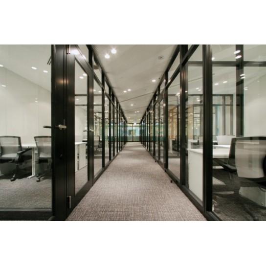 個室(チームルーム)　通路