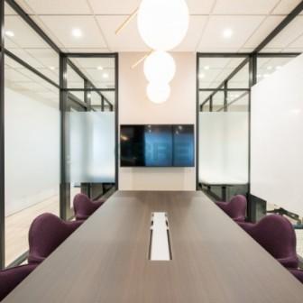 会議室（６名）