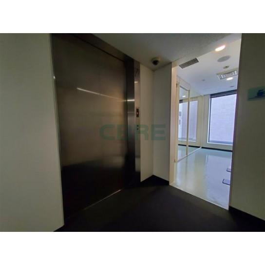 荷物用昇降設備