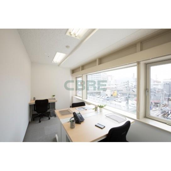 執務室（窓側３名用）