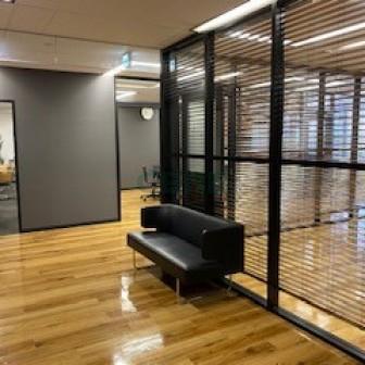 都心に佇む落ち着いたオフィス