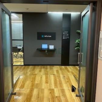 正面エントランス