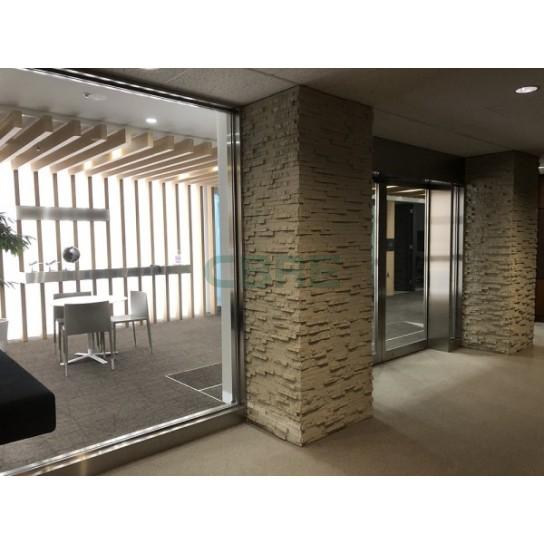 エントランス前