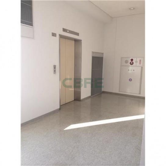 荷物用昇降設備